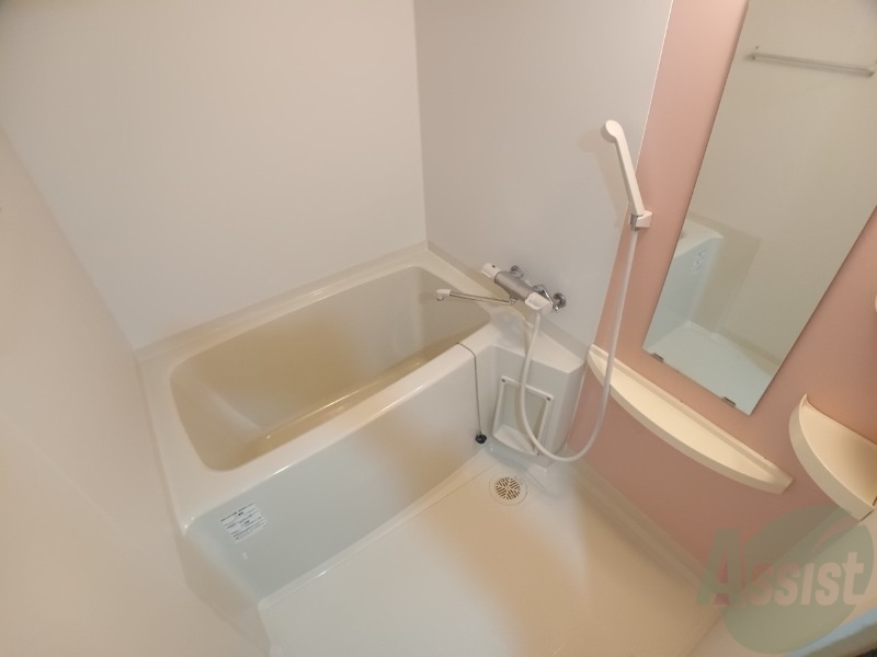 バス・シャワールーム　お風呂になります。一日の疲れを癒してくださいね。