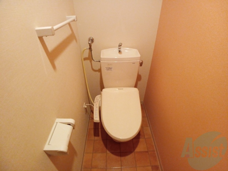 トイレ　ウォシュレット機能がついたトイレ。安心して使用できますね。