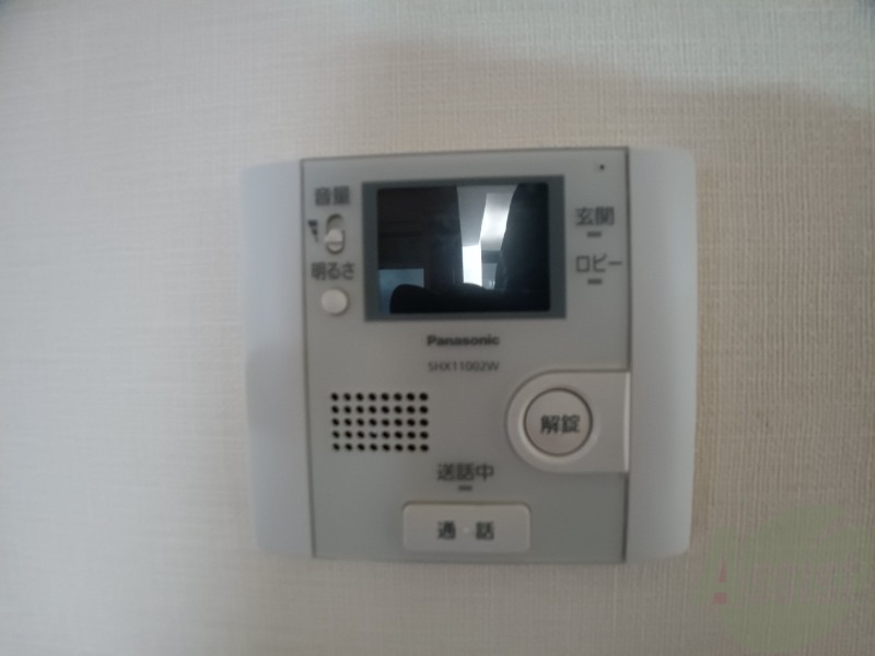 セキュリティ　ＴＶモニター付インターホンです。来客者の顔が見えるので安心！