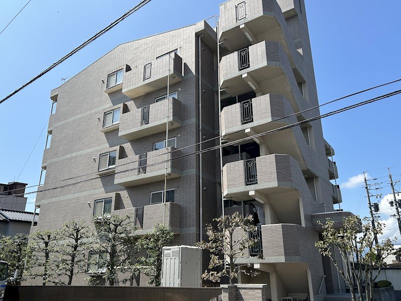 松本市渚のマンションの建物外観