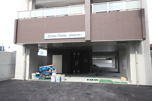 【Ｒｉｖｉｅｒｅ　Ｃｈａｍｐ　宮田町のエントランス】