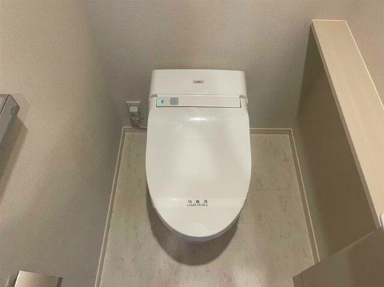 トイレ　※別タイプ別部屋の参考写真になります。