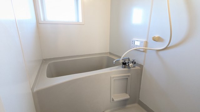 バス・シャワールーム　給湯式浴室