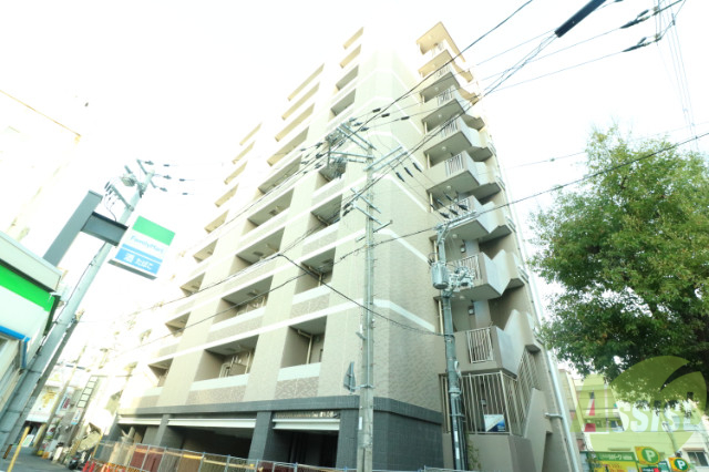 【神戸市兵庫区福原町のマンションの建物外観】