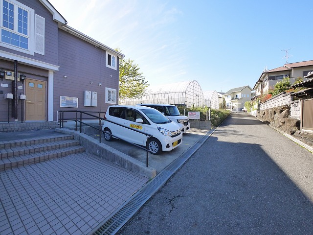 【大和郡山市矢田町のアパートの駐車場】