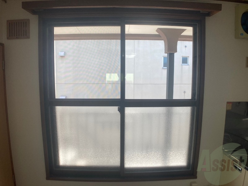 バルコニー　窓からの日光は気持ちを明るくしてくれますね！