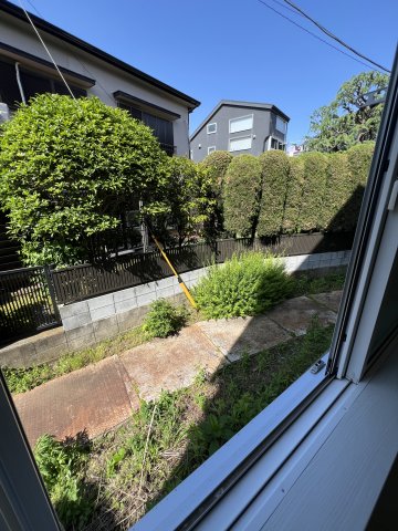 眺望　駅近くですが、少し奥まったところで閑静な周辺環境です（写真は