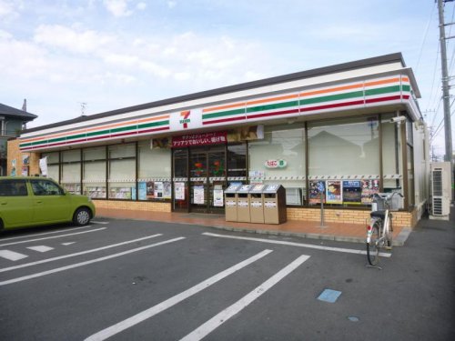 コンビニ　セブンイレブン茅ケ崎浜竹四丁目店（コンビニ）まで814m