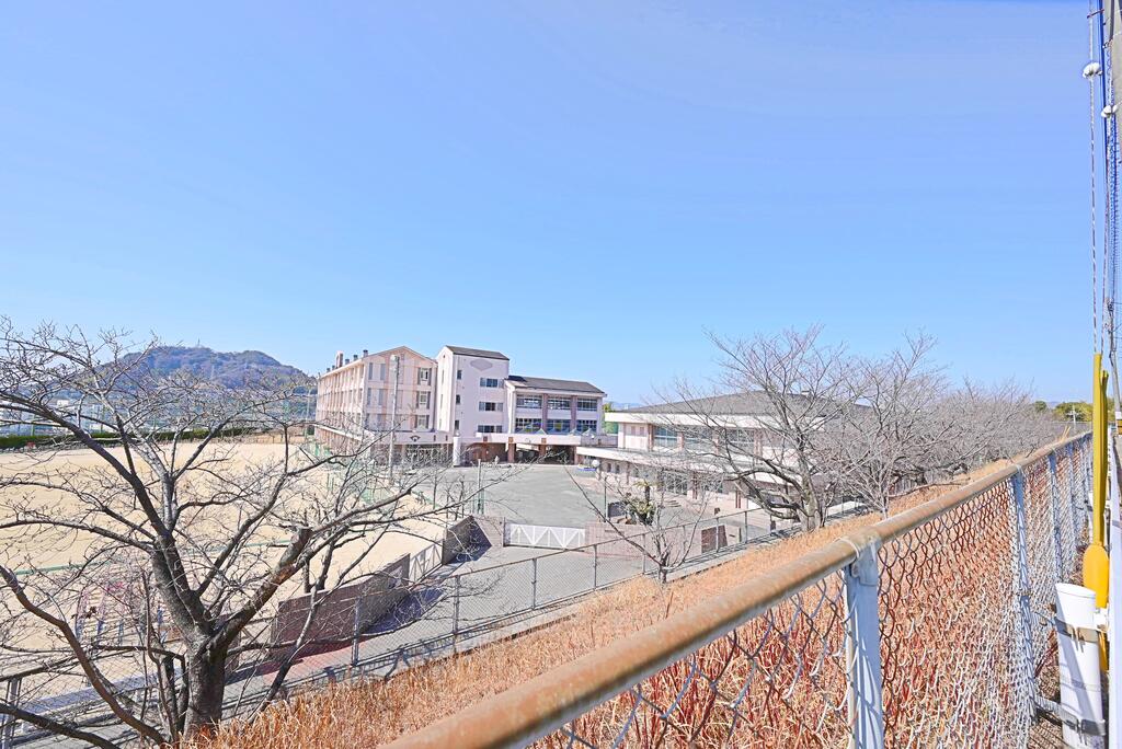 小学校　広島市立向洋新町小学校（小学校）まで756m