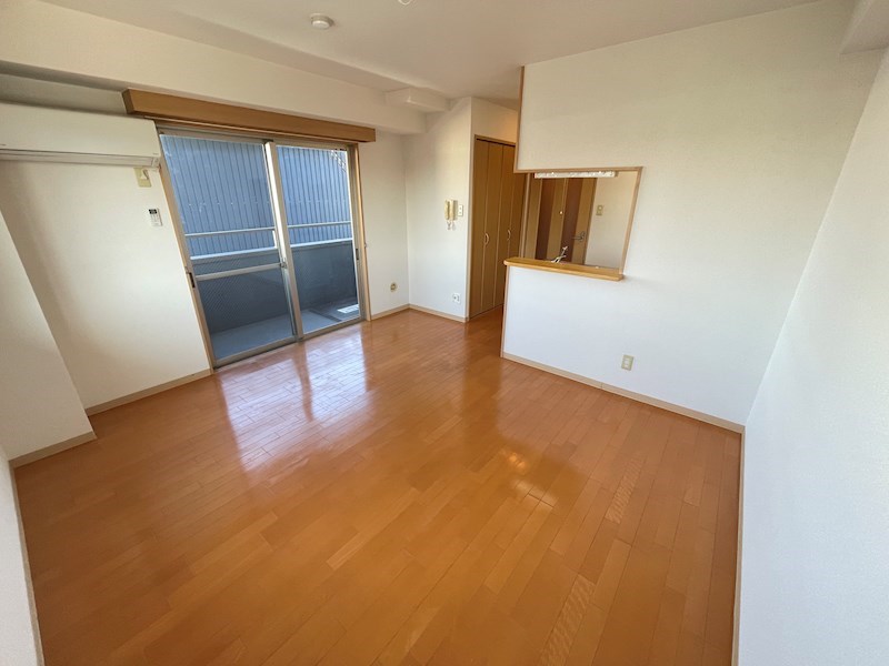 居室・リビング　※別号室の写真です。