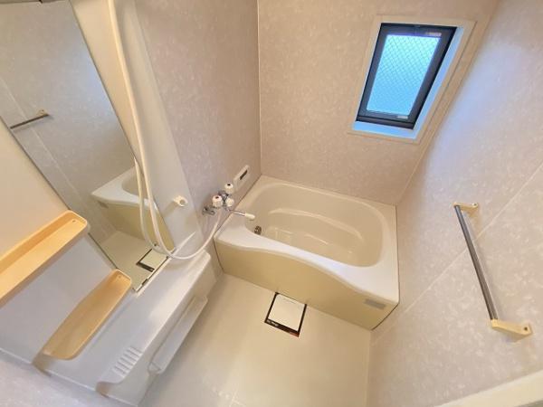 バス・シャワールーム　キレイにリフォームされています！！