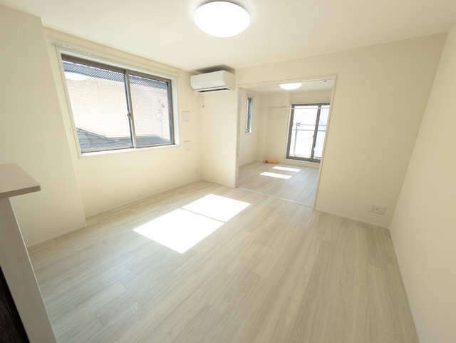 居室・リビング　建築中です