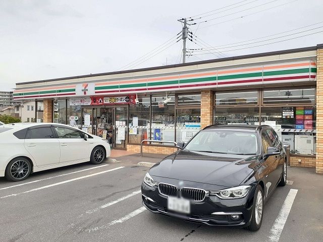 コンビニ　セブンイレブンみらい平駅入口（コンビニ）まで490m