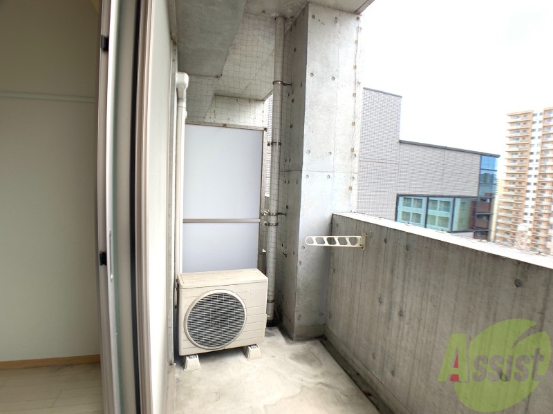 バルコニー　バルコニーは洗濯物を干すのに十分な広さがありますね。