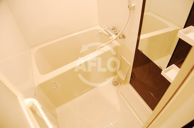 バス・シャワールーム　エスライズ東心斎橋　きれいな浴室