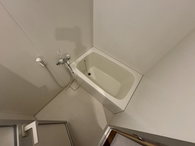 バス・シャワールーム　落ち着いた空間のお風呂です