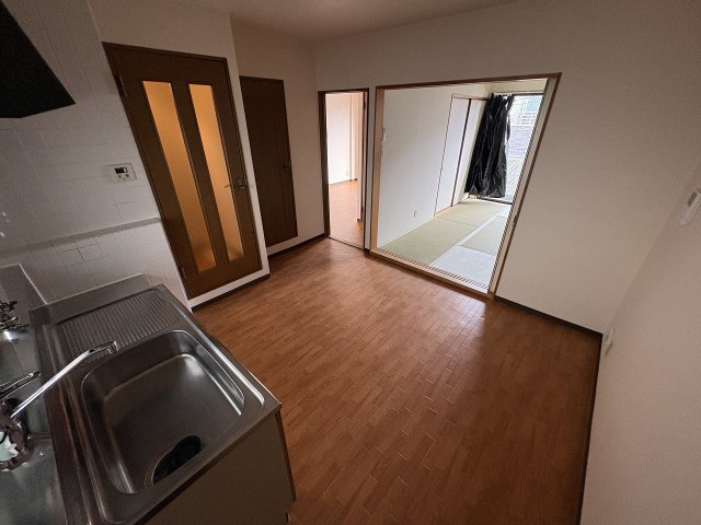 居室・リビング　こちらの居間で趣味の時間をお楽しみください