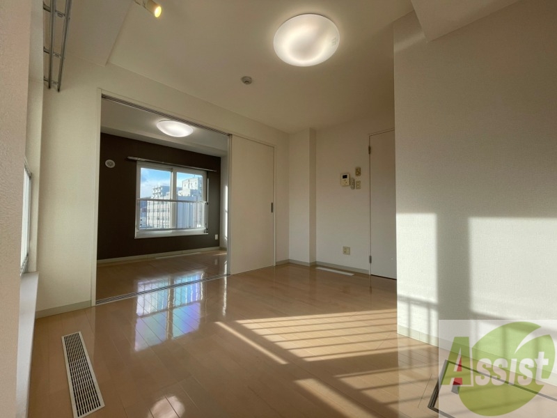 居室・リビング　明るいお部屋は気持ちよく過ごせそうですね。