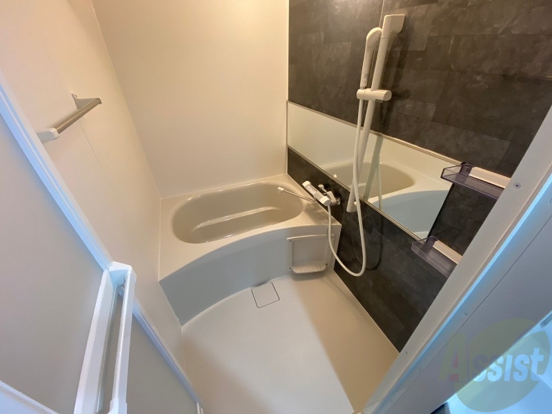 バス・シャワールーム　お風呂になります。一日の疲れを癒してくださいね。