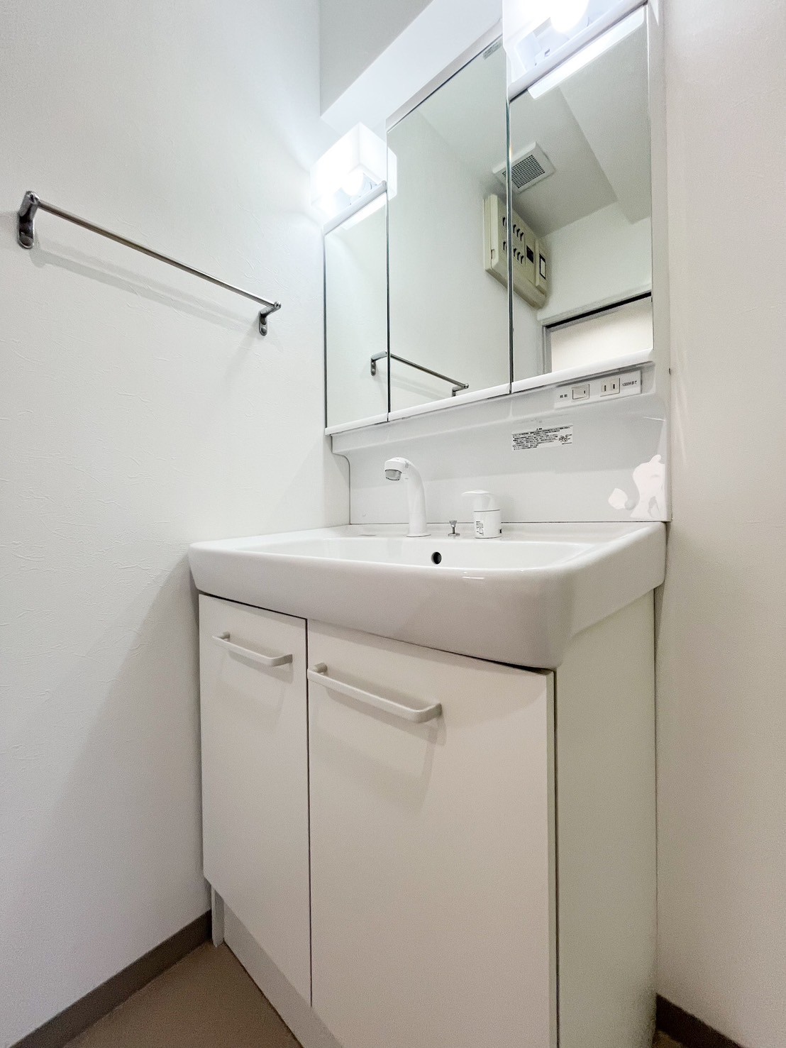 洗面設備　※別号室の参考写真です