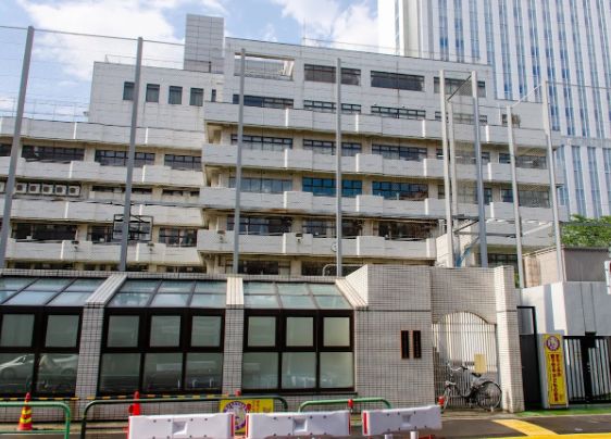 小学校　千代田区立和泉小学校（小学校）まで408m