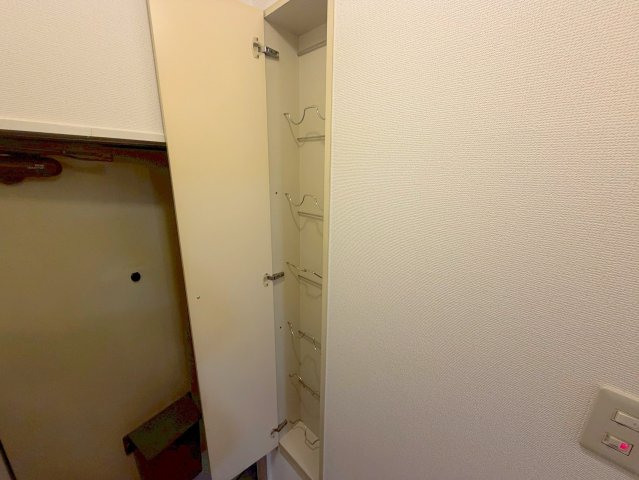 収納　玄関にはコンパクトなシューズボックスもあります。
