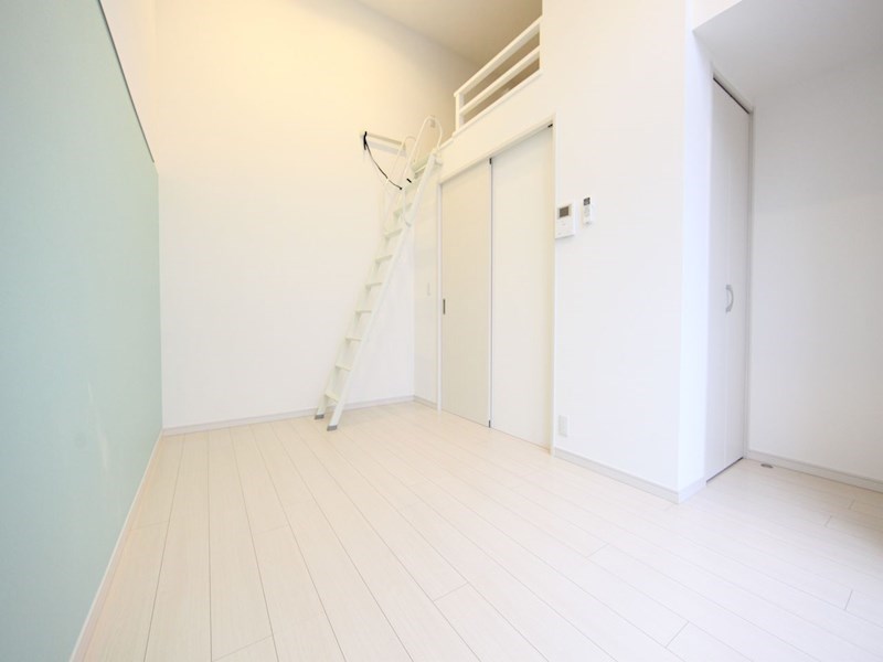 居室・リビング　洋室6.5帖　ロフト5.1帖（収納にも寝室にも使えます）