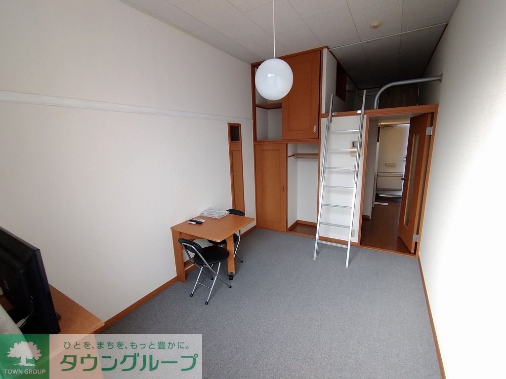 レオパレスパッシモの居間写真