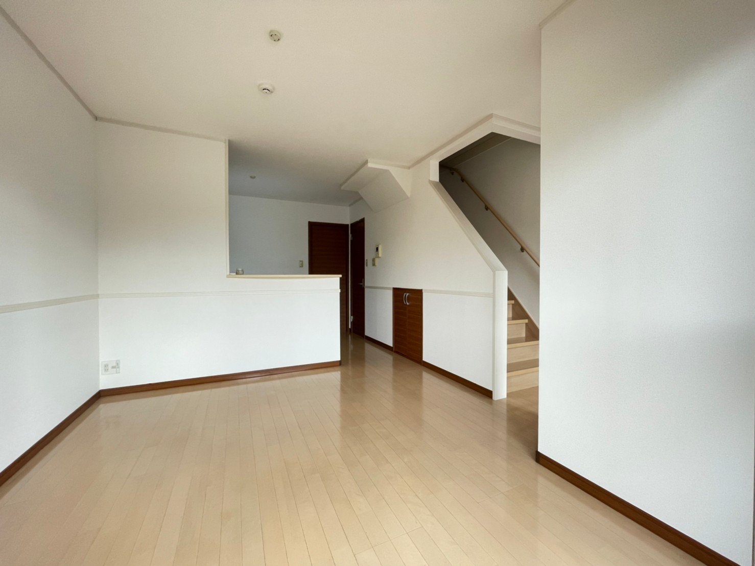 居室・リビング　同建物別号室