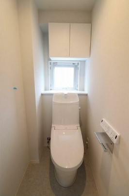 トイレ　温水洗浄便座。