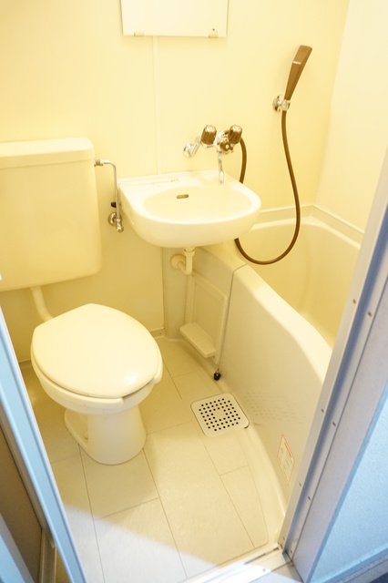 バス・シャワールーム　お掃除しやすい！洗面台付き３点ユニットです☆