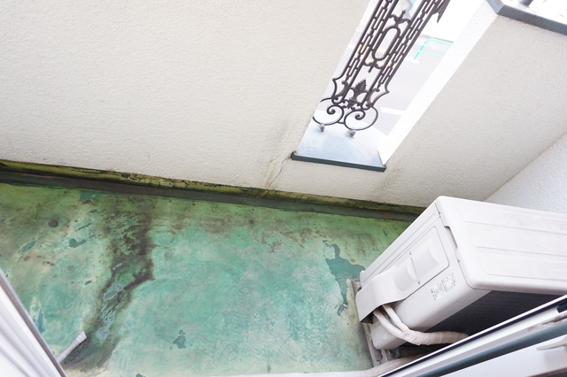 バルコニー　バルコニーがあるので洗濯物を太陽の下で干すことができます♪