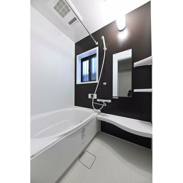 バス・シャワールーム　追い焚き機能、浴室乾燥機付きバス。