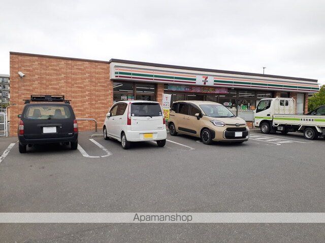 コンビニ　セブンイレブン福岡四箇田団地店（コンビニ）まで900m