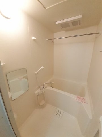 バス・シャワールーム　コンパクトで使いやすいお風呂です