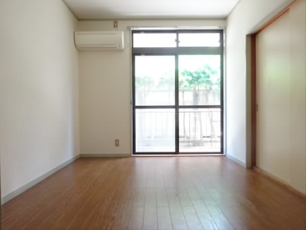 居室・リビング　別号室の参考写真となります