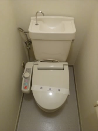 トイレ　別号室の参考写真となります