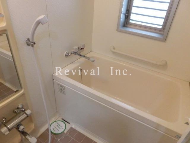 バス・シャワールーム　プライベートタイムを満喫できる浴室でございます（リノベ前写真