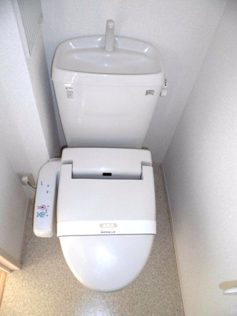 トイレ　温水洗浄便座