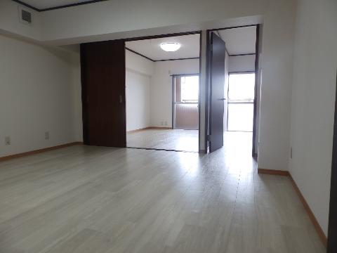 居室・リビング　室内