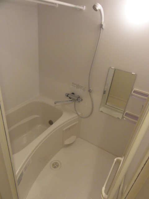 バス・シャワールーム　★追焚・乾燥機付のゆったりとしたバスルーム★