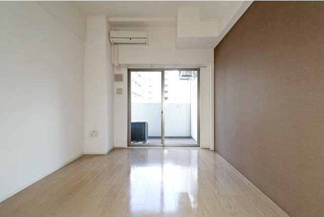 居室・リビング　同物件別部屋写真