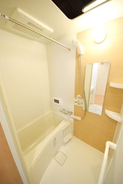 バス・シャワールーム　テレビ付きお風呂