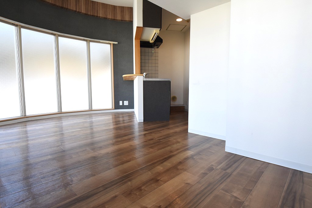 居室・リビング　採光が多くて明るいお部屋です