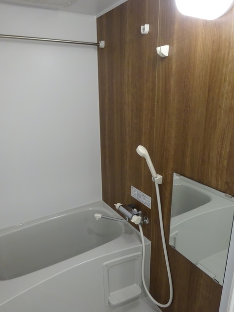 バス・シャワールーム　浴室乾燥機　＊同タイプ２０１号室