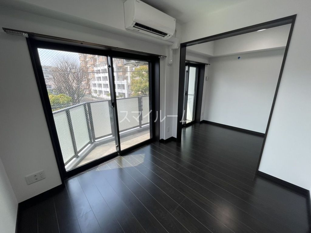 居室・リビング　別部屋参考写真となります。