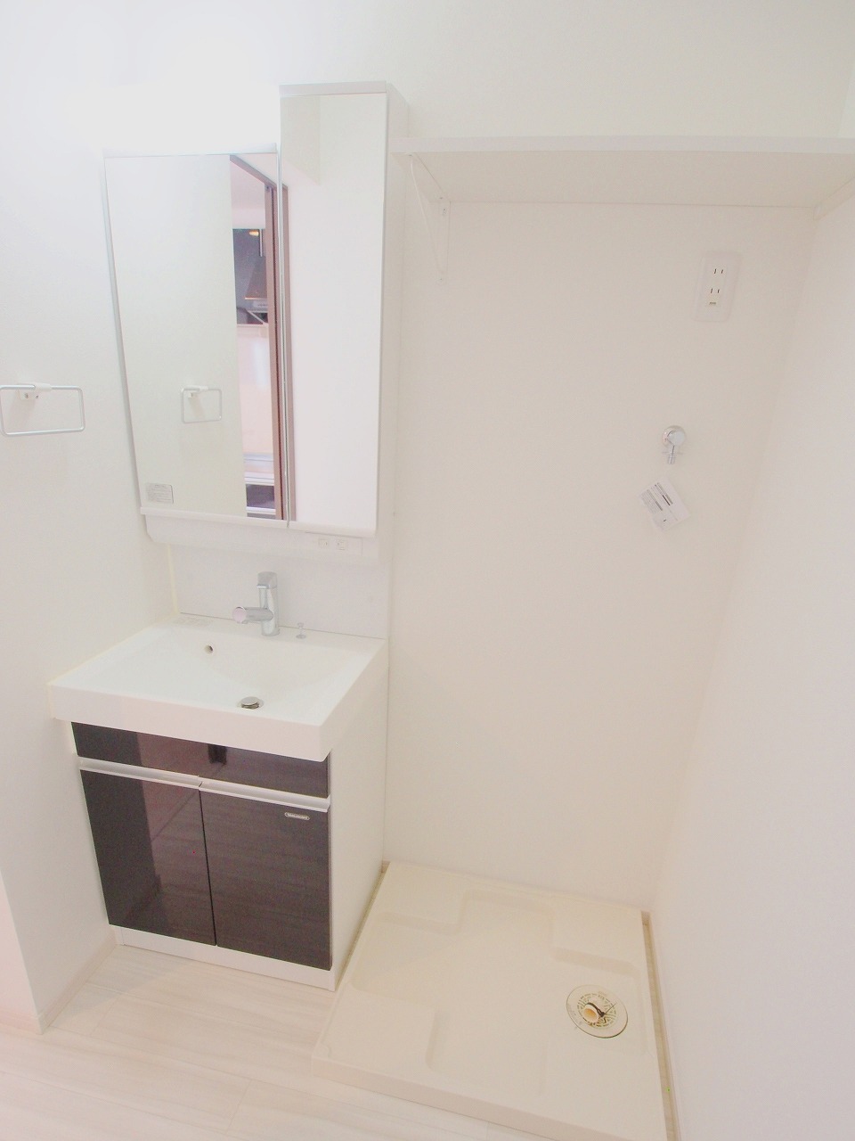 洗面設備　※写真は別部屋のものです。現況と相違がある場合は現況優先とな