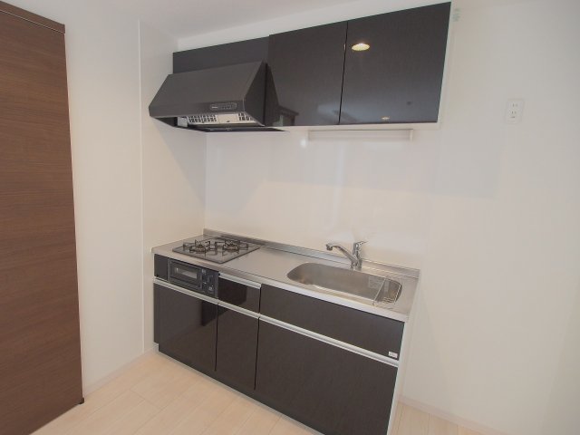 キッチン　※写真は別部屋のものです。現況と相違がある場合は現況優先とな