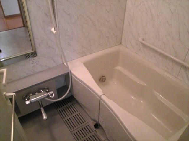 バス・シャワールーム　浴室追い焚き機能付