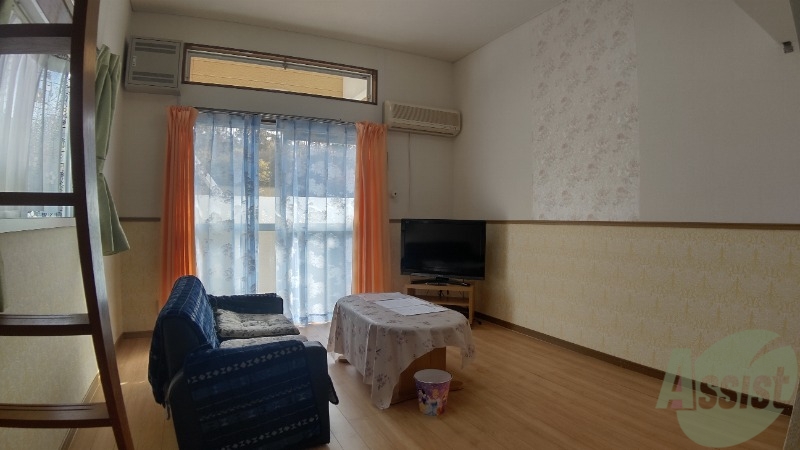 居室・リビング　７．６帖のリビングを撮影しました。伸び伸び出来そうですね。